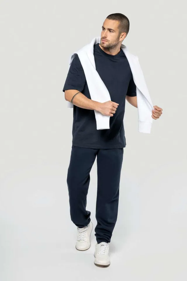 Kariban férfi Jogging nadrág (K700), modellen