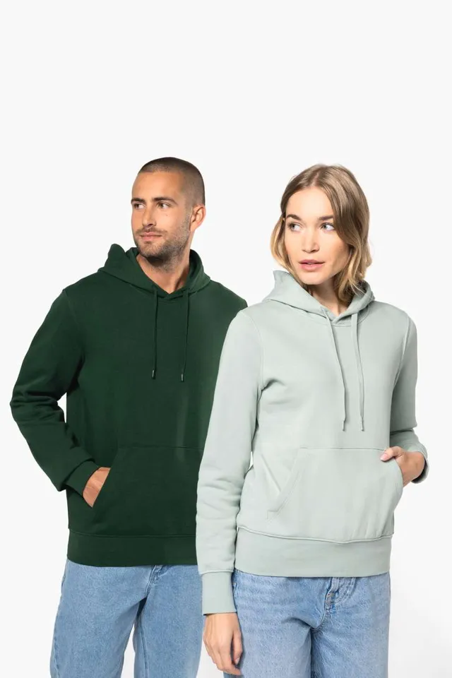 Kariban férfi kapucnis pulóver (K4027), modellen