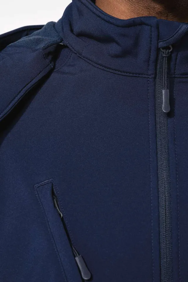 Kariban férfi kapucnis softshell kabát (K413), modellen