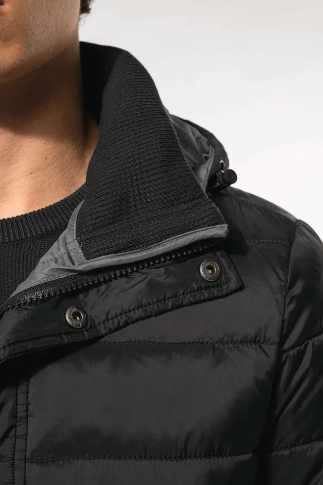 Kariban férfi könnyű kapucnis parka (K6128), modellen