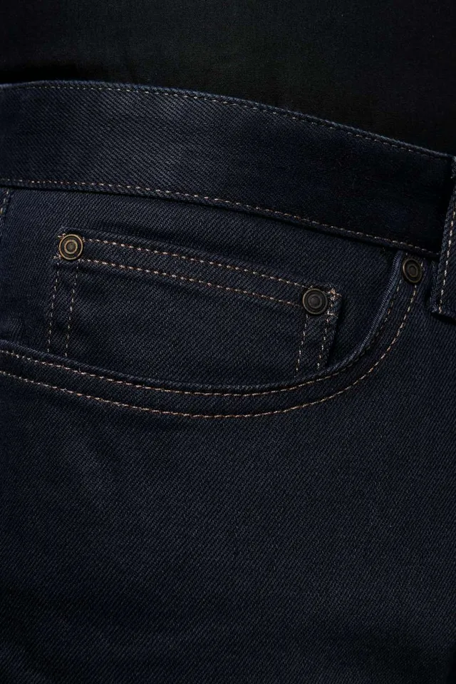 Kariban férfi prémium farmer nadrág (K747), modellen