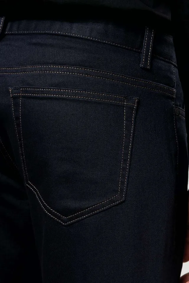 Kariban férfi prémium farmer nadrág (K747), modellen
