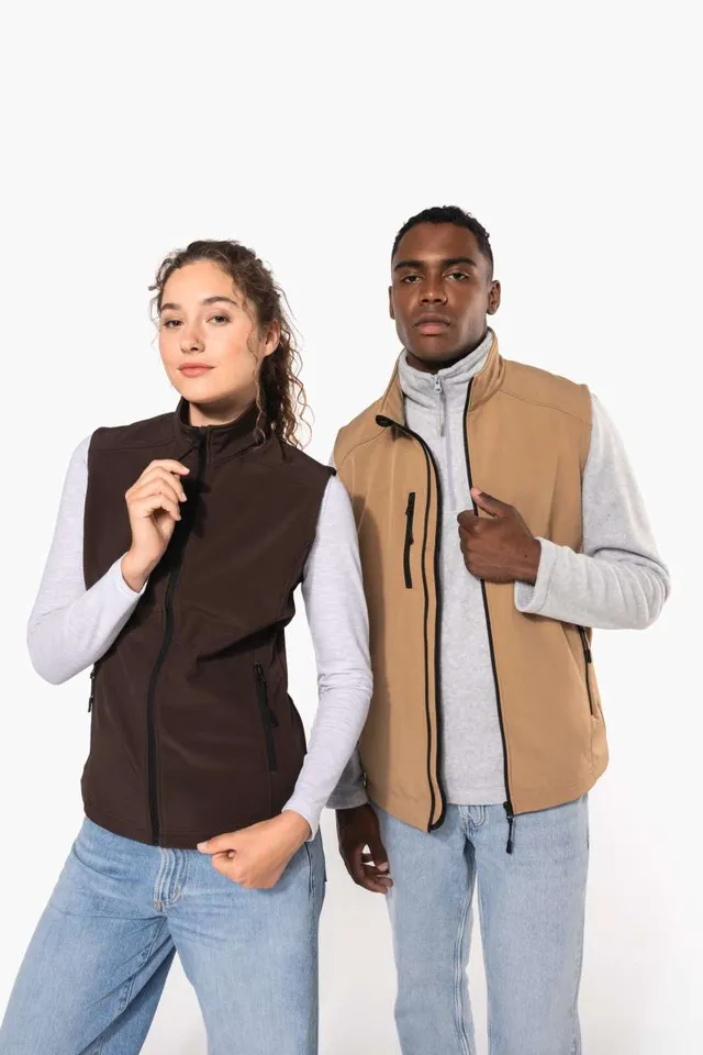Kariban férfi softshell mellény (K403), modellen