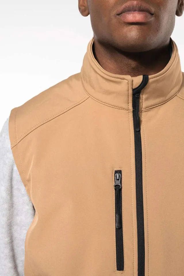 Kariban férfi softshell mellény (K403), modellen