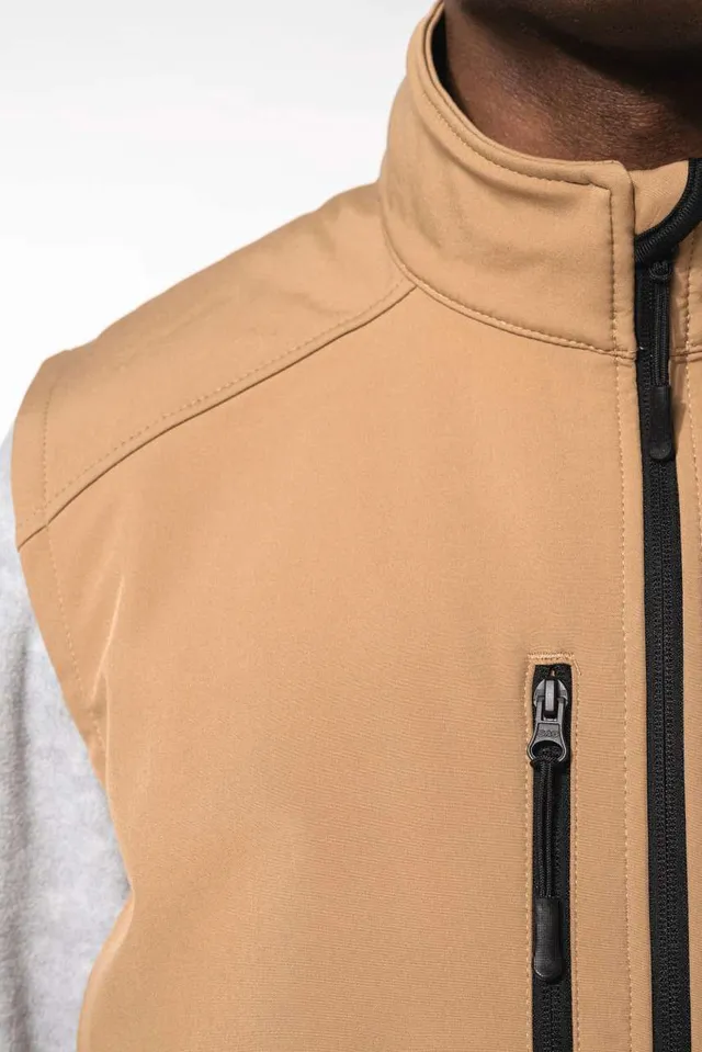 Kariban férfi softshell mellény (K403), modellen