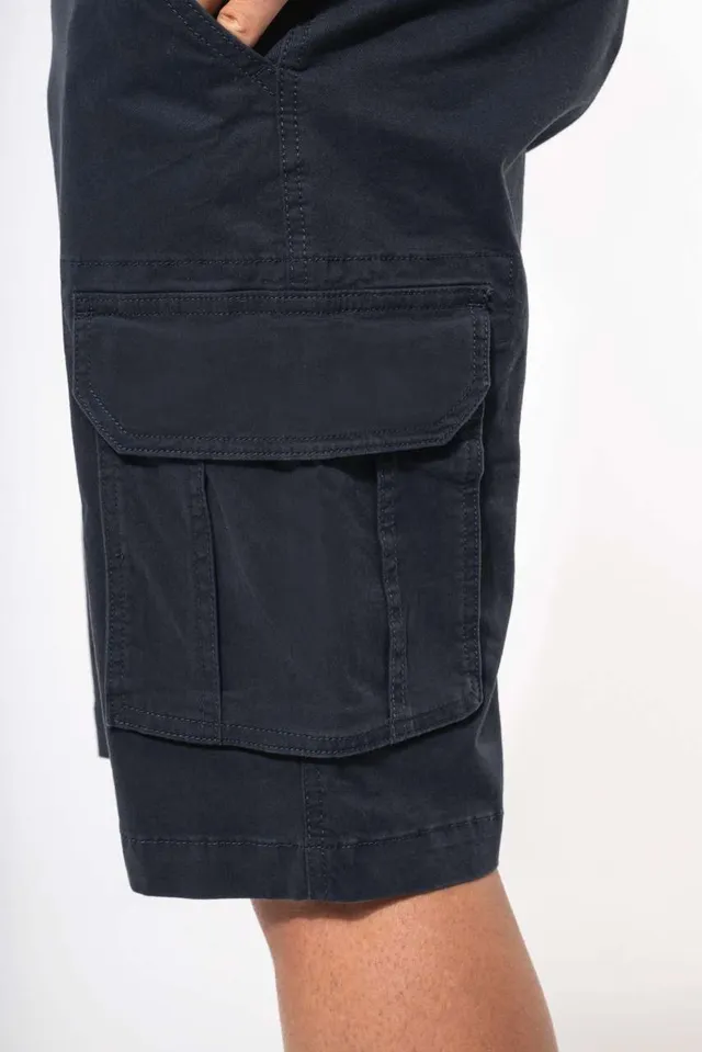 Kariban férfi sokzsebes bermuda Short nadrág (K754), modellen