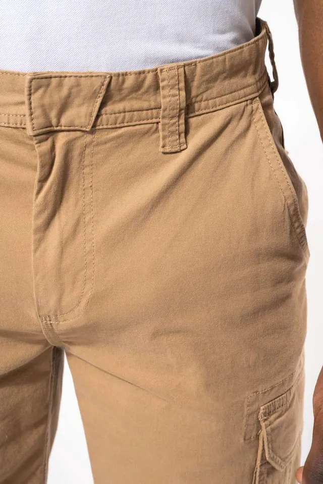 Kariban férfi sokzsebes bermuda Short nadrág (K754), modellen