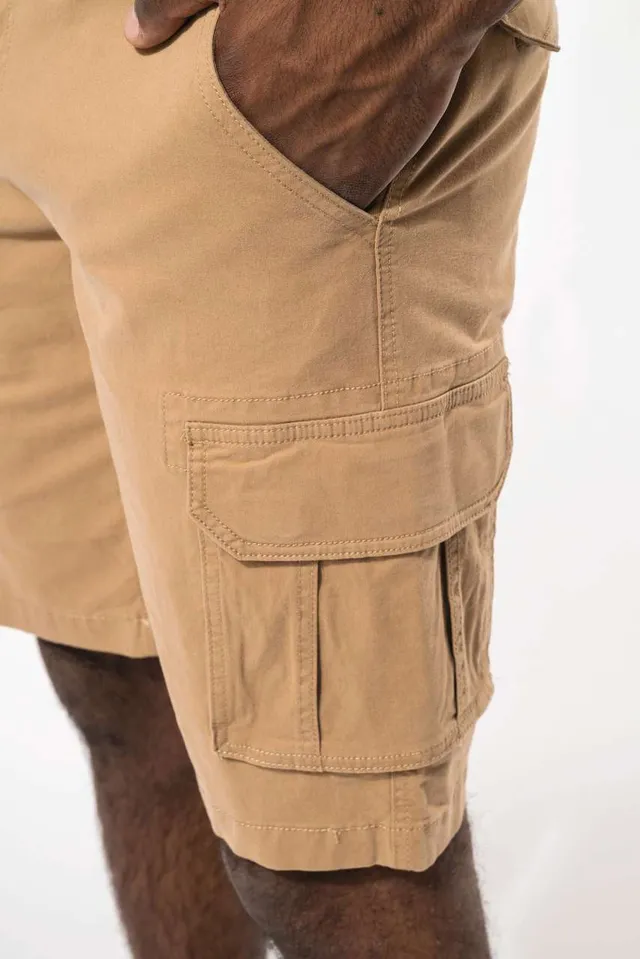 Kariban férfi sokzsebes bermuda Short nadrág (K754), modellen