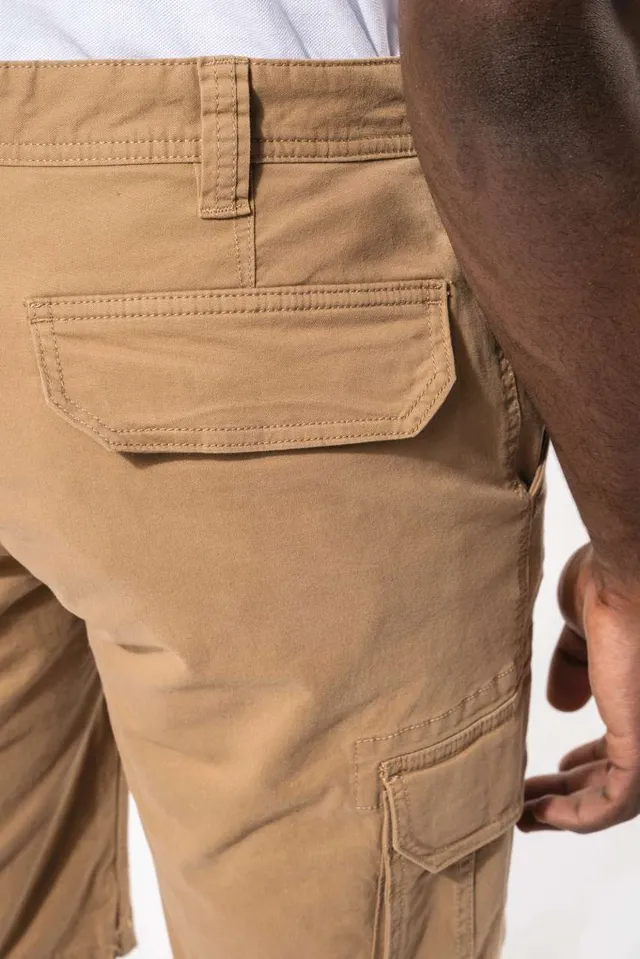 Kariban férfi sokzsebes bermuda Short nadrág (K754), modellen