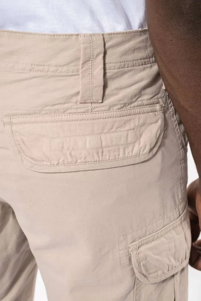 Kariban férfi sokzsebes bermuda Short nadrág (K766), modellen