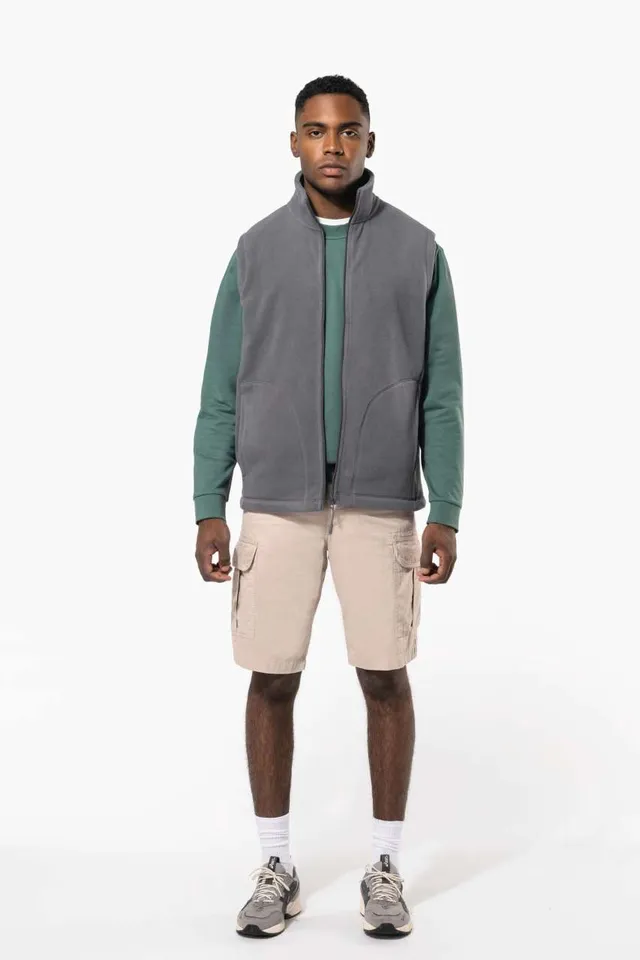 Kariban férfi sokzsebes bermuda Short nadrág (K766), modellen