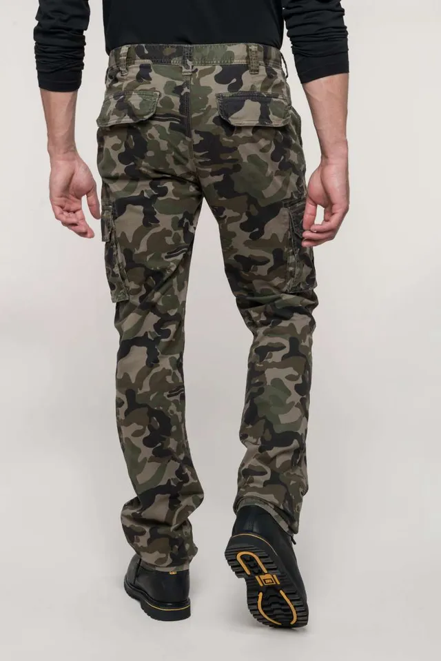 Kariban férfi Sokzsebes nadrág (K744), modellen