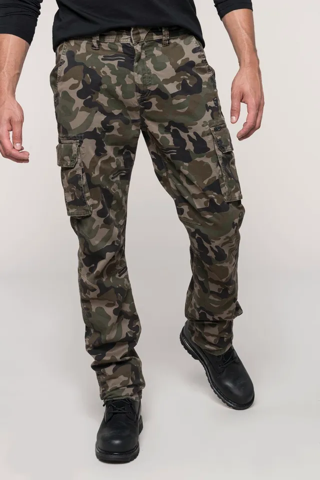 Kariban férfi sokzsebes nadrág (K744), modellen