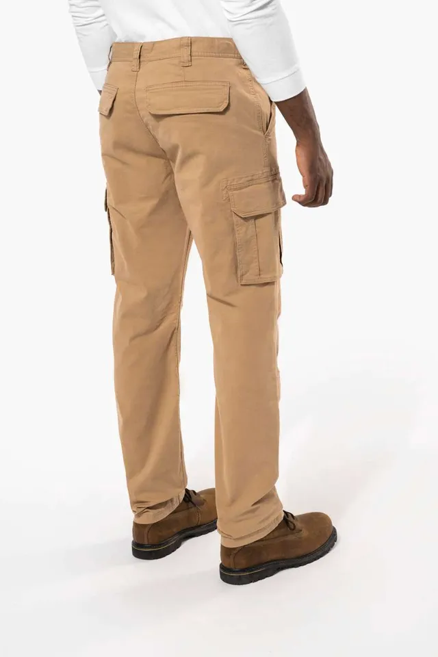 Kariban férfi sokzsebes nadrág (K744), modellen