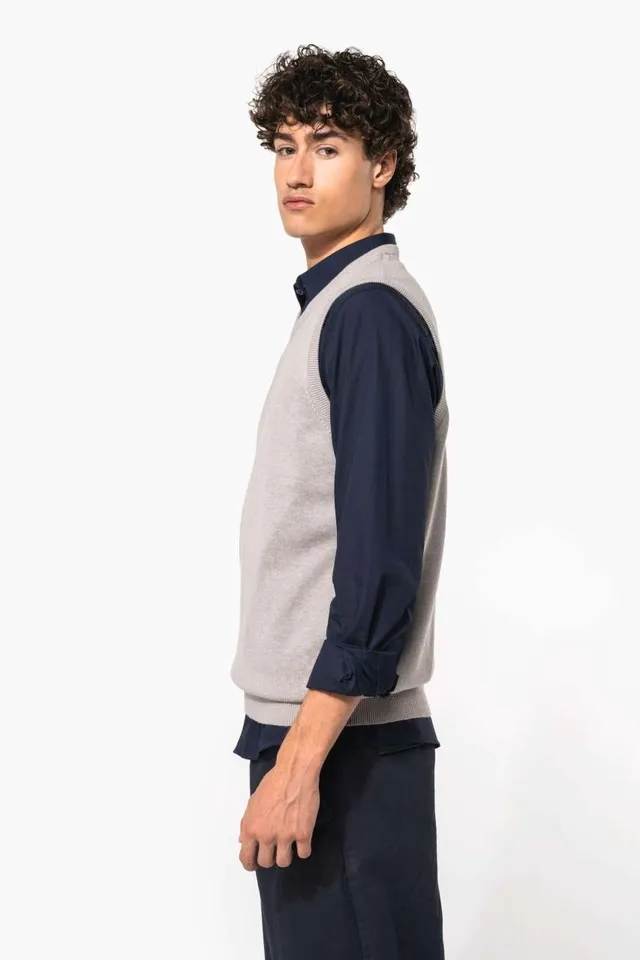 Kariban férfi ujjatlan pulóver (K969), modellen