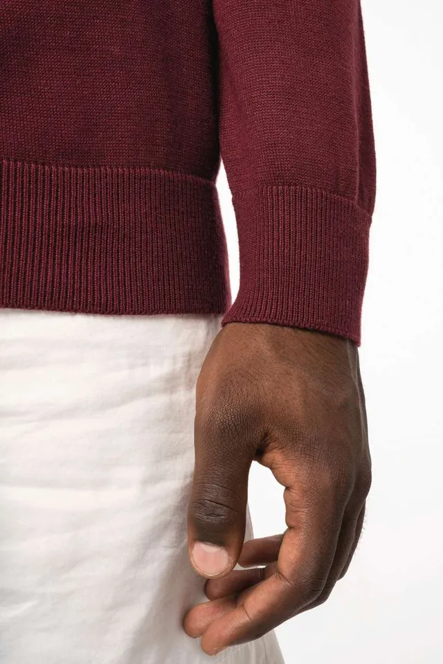 Kariban férfi V-nyakú pulóver (K965), modellen