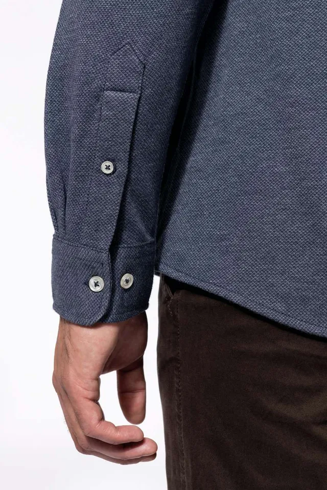 Kariban hosszú ujjú Jacquard férfi ing (K507), modellen