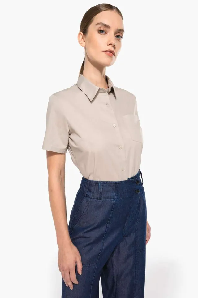 Kariban Judith - női rövid ujjú könnyen kezelhető Polycotton poplin ing (K548), modellen