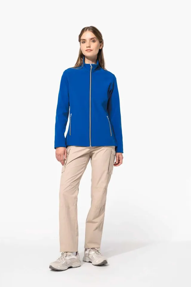 Kariban női 2 rétegű softshell kabát (K425), modellen