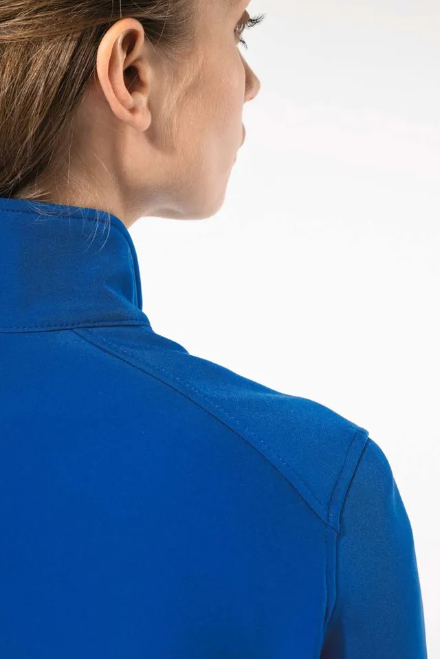 Kariban női 2 rétegű softshell kabát (K425), modellen