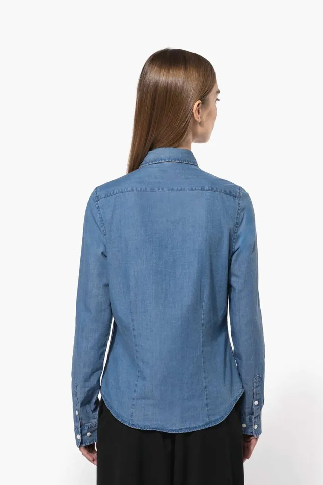 Kariban női Chambray ing (K509), modellen