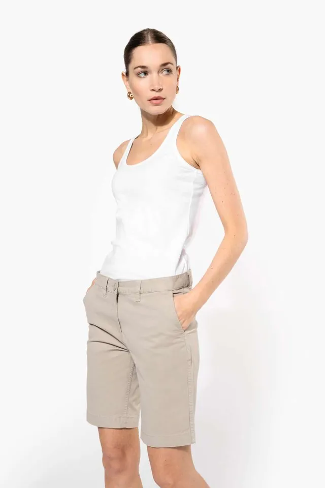 Kariban női Chino bermuda Short nadrág (K751), modellen
