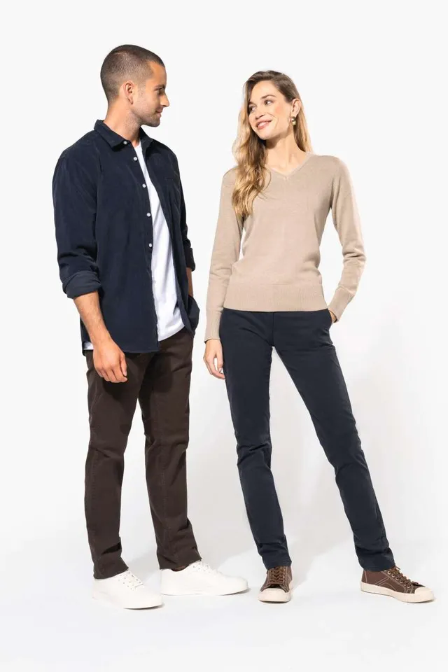 Kariban női chino nadrág (K741), modellen