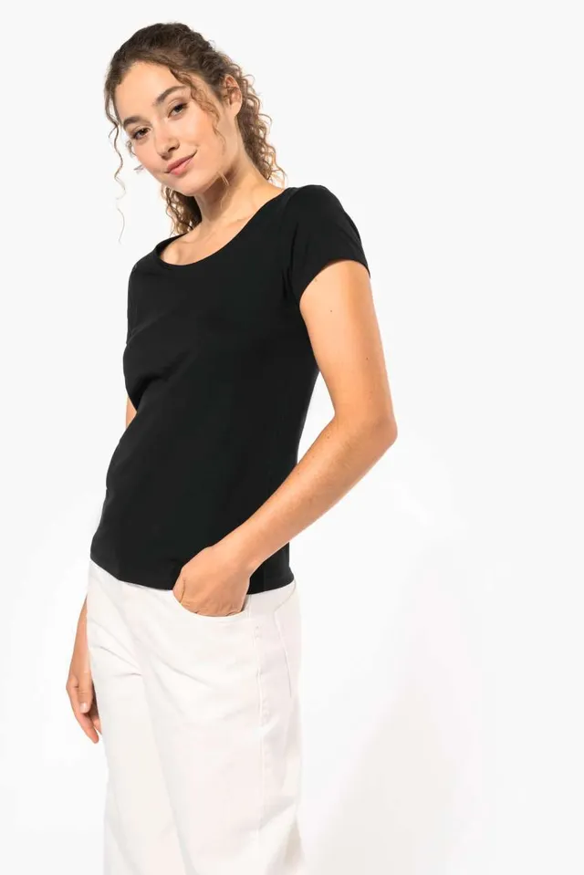 Kariban női csónak nyakú rövid ujjú póló (K384), modellen