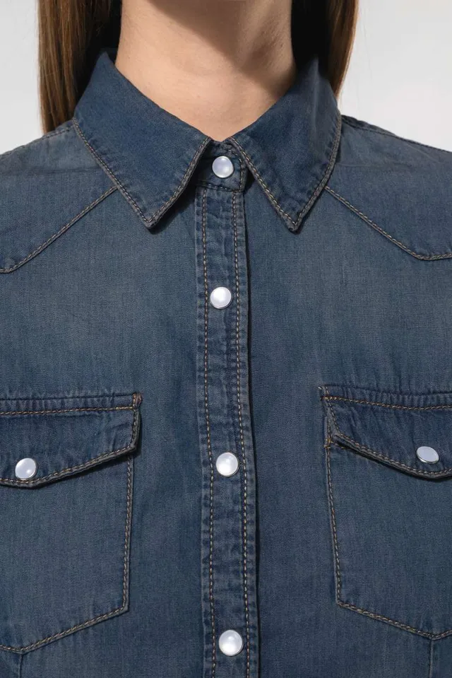Kariban női hosszú ujjú farmer ing (K518), modellen