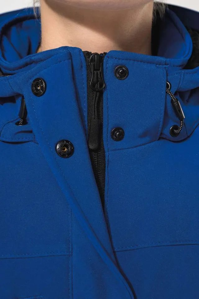 Kariban női kapucnis softshell bélelt parka (K651), modellen