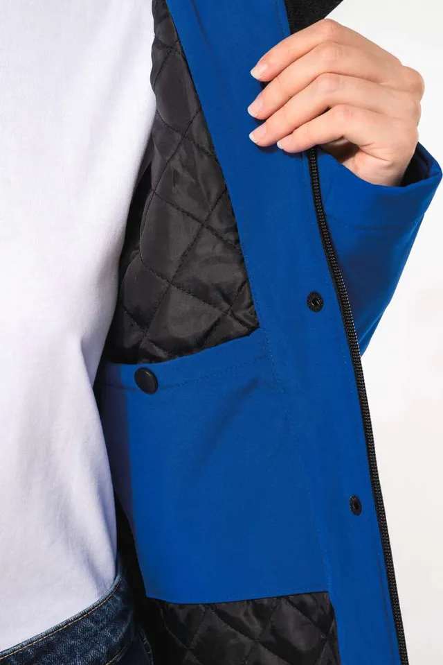 Kariban női kapucnis softshell bélelt parka (K651), modellen