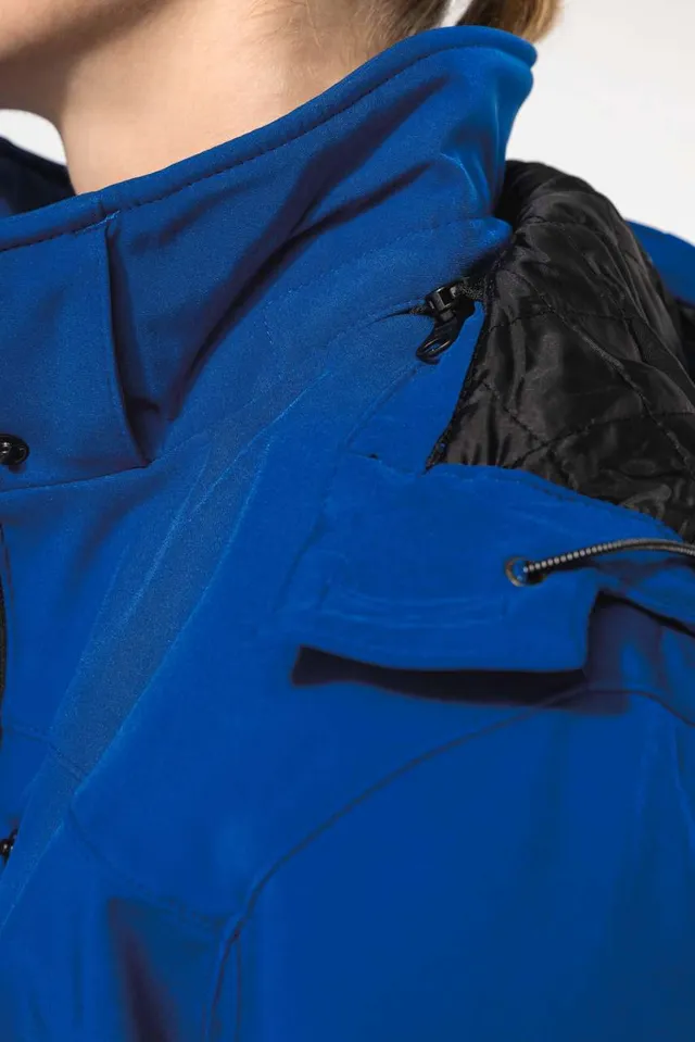 Kariban női kapucnis softshell bélelt parka (K651), modellen