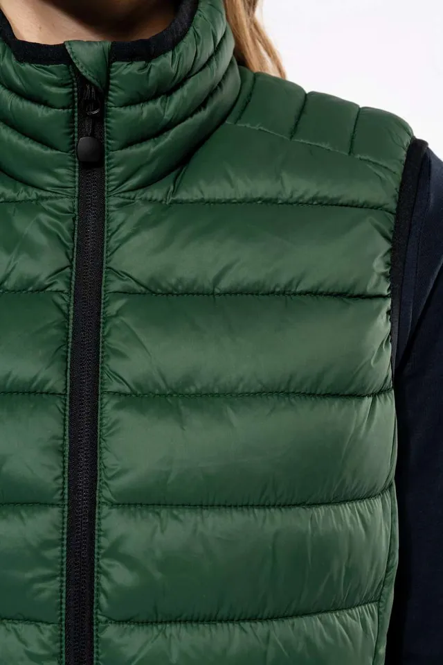 Kariban női könnyű ujjatlan dzseki (K6114), modellen