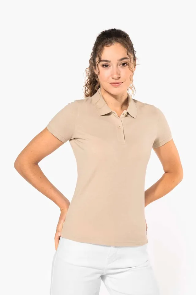 Kariban női organikus 180 piké galléros póló (K2026), modellen