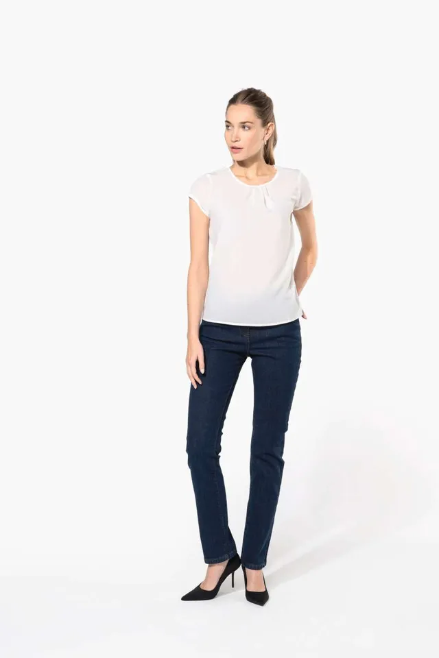 Kariban női rövid ujjú Krepp blúz (K5002), modellen