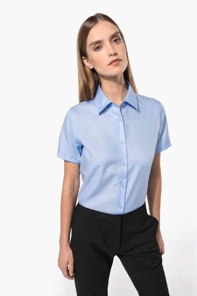 Kariban női rövid ujjú prémium vasalásmentes ing (K540), modellen
