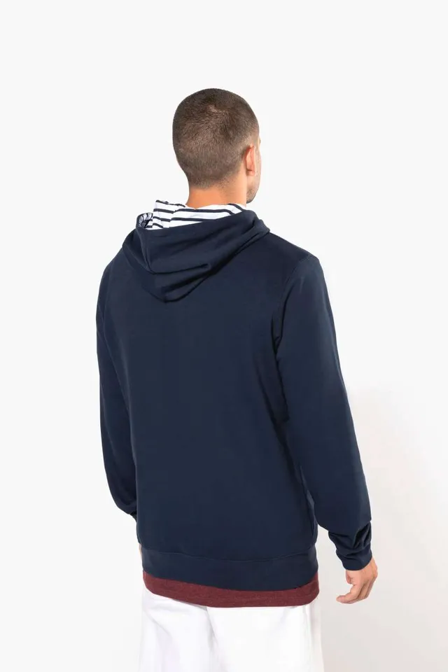 Kariban uniszex kontrasztos mintájú kapucnis pulóver (K4013), modellen