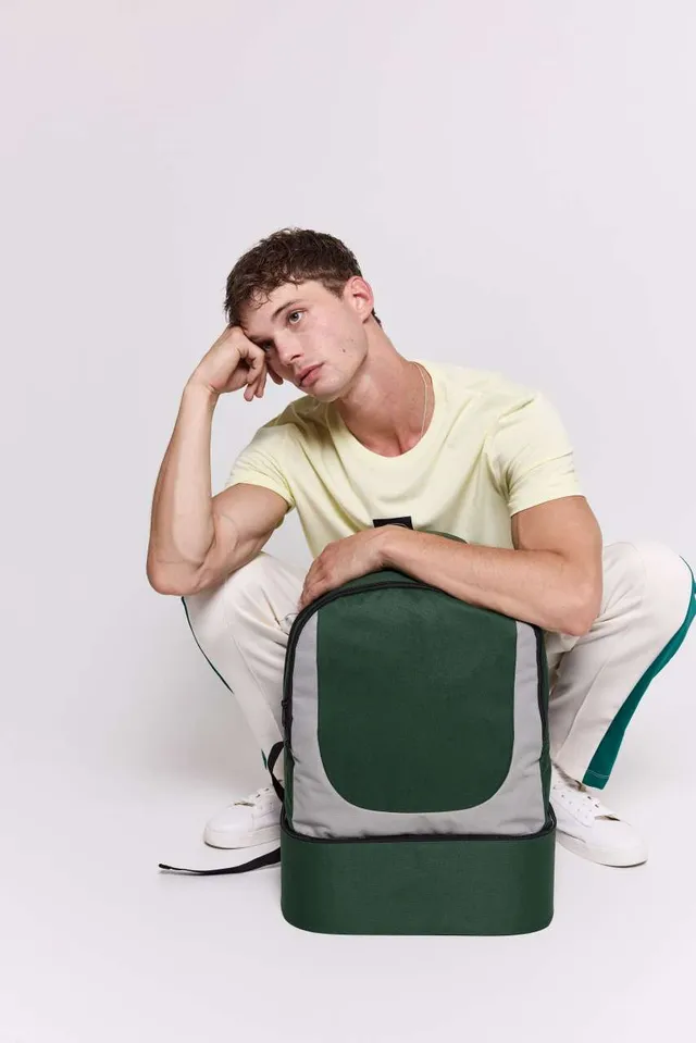 Kimood megerősített aljú sporttáska (KI0192), modellen