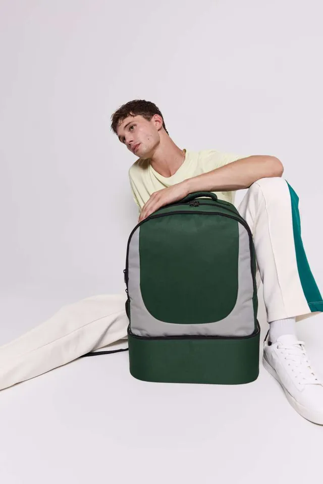 Kimood megerősített aljú sporttáska (KI0192), modellen