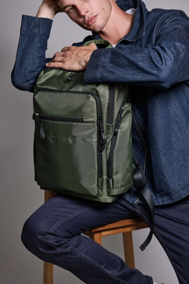 Kimood prémium üzleti hátizsák (KI0958), modellen