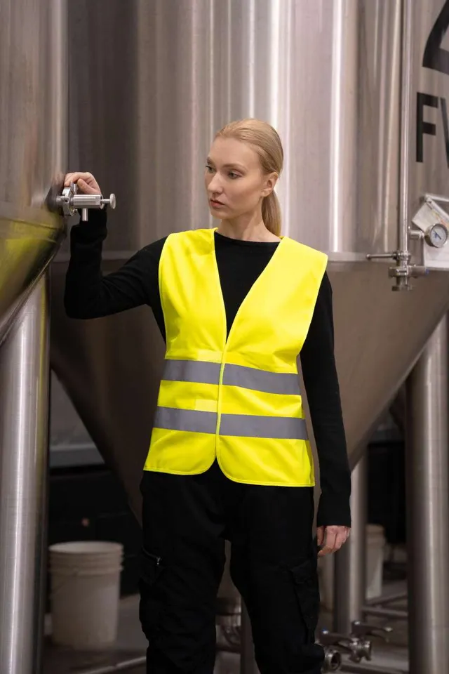 Korntex alap biztonsági mellény emblémázáshoz "karlsruhe" - 2 tépőzárral (KXX217), modellen