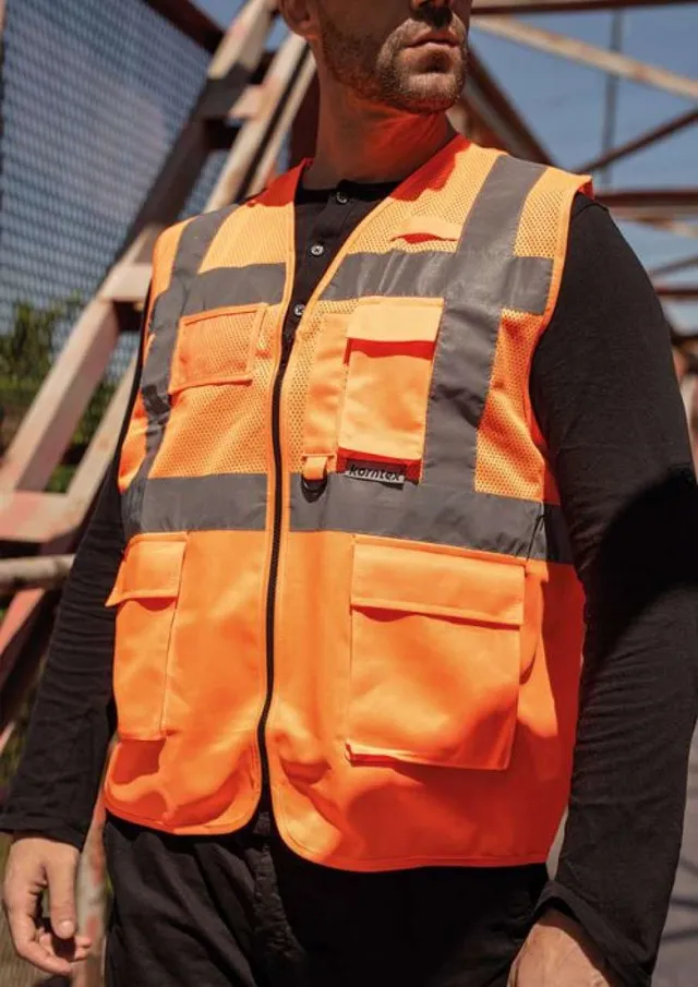 Korntex multifunkcionális hálós mellény "athens" (KXEXQ), modellen