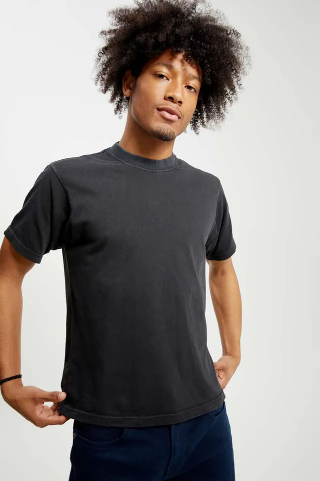 Lane Seven Garment Dyed vastag póló (LS16005GD), modellen