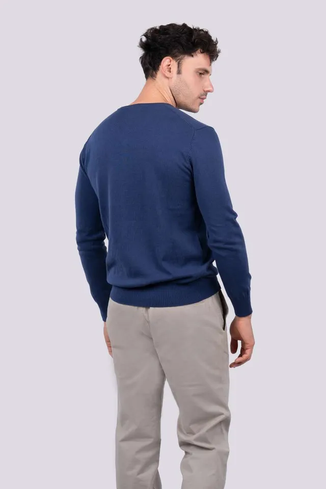 Legend Classics férfi V-nyakú finomkötött pamut pulóver (LE950), modellen