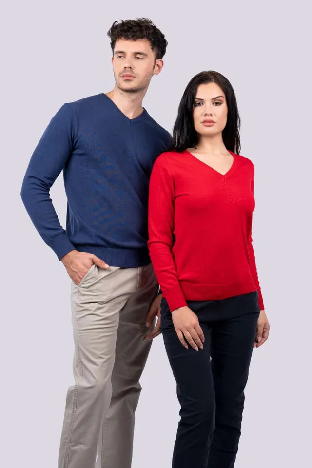 Legend Classics férfi V-nyakú finomkötött pamut pulóver (LE950), modellen