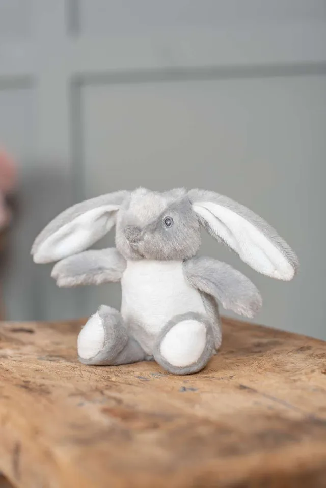 Mumbles maci / nyuszi hűtőmágnes, kulcstartó plüssjáték (MM023), modellen