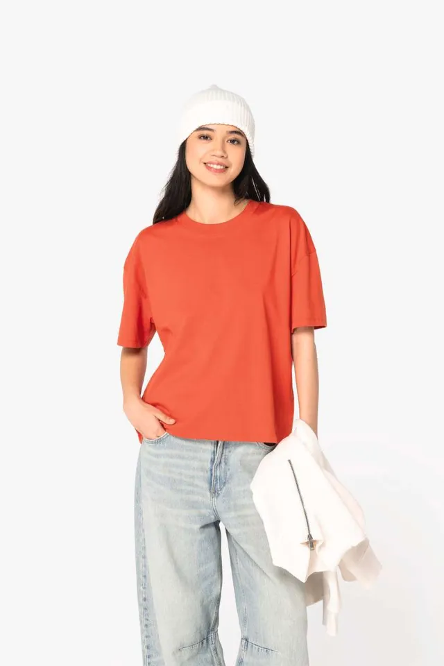 Native Spirit női Oversized póló (NS313), modellen