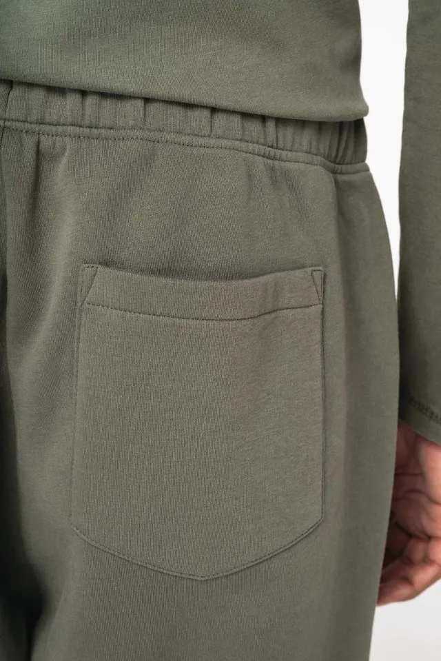Native Spirit uniszex bő fazonú Jogging nadrág (NS723), modellen