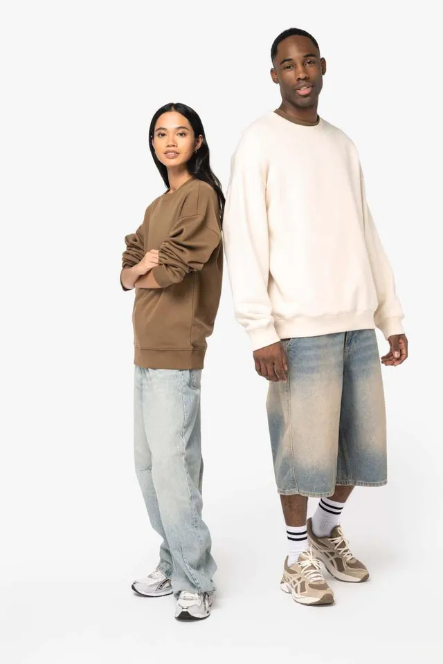 Native Spirit uniszex Oversized környakas pulóver (NS407), modellen