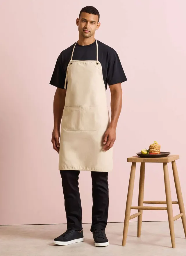 Premier 'artisan's Choice' Duplazsebes pamutvászon kötény (PR181), modellen